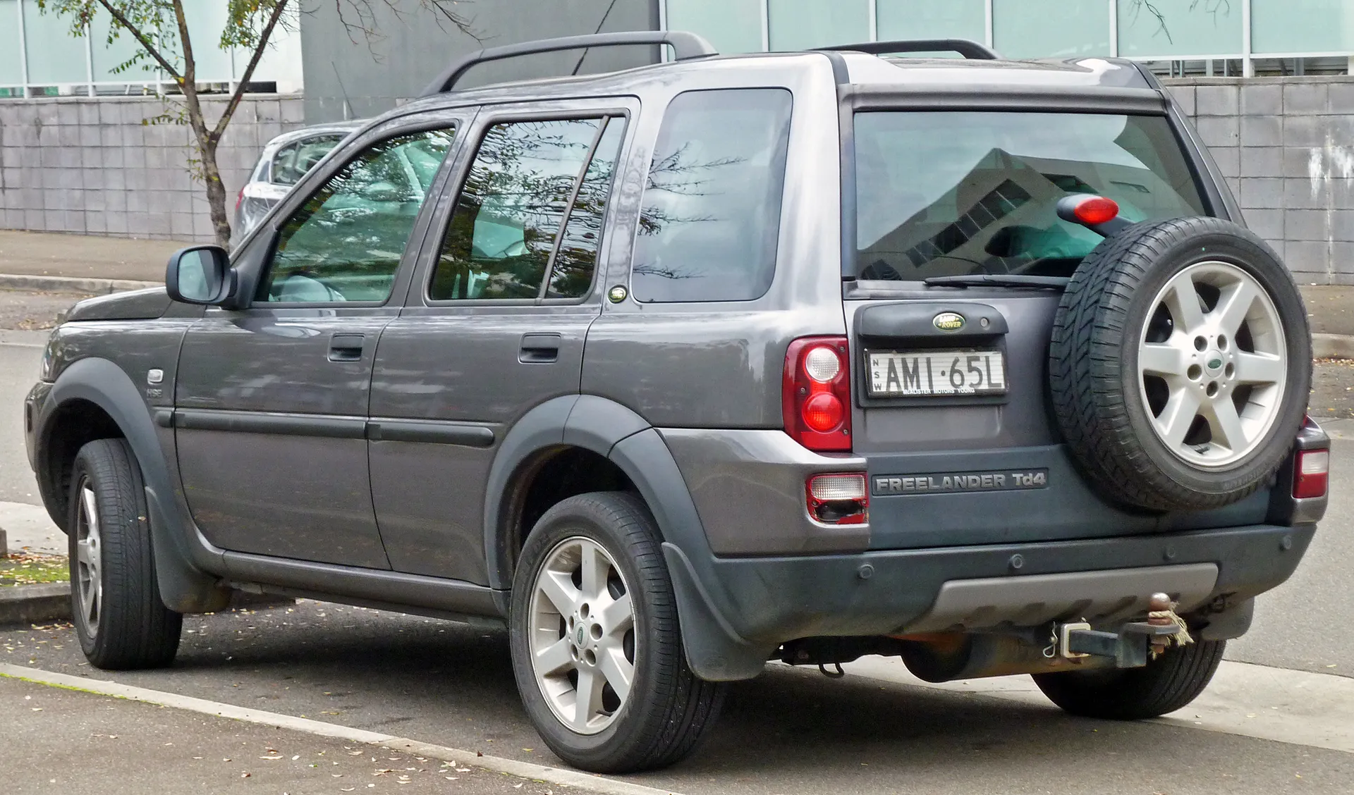 thumbnail image 2 of Land Rover Freelander 1 Facelift (2004-2006) 5-Door Front Window Switch 2 of 2