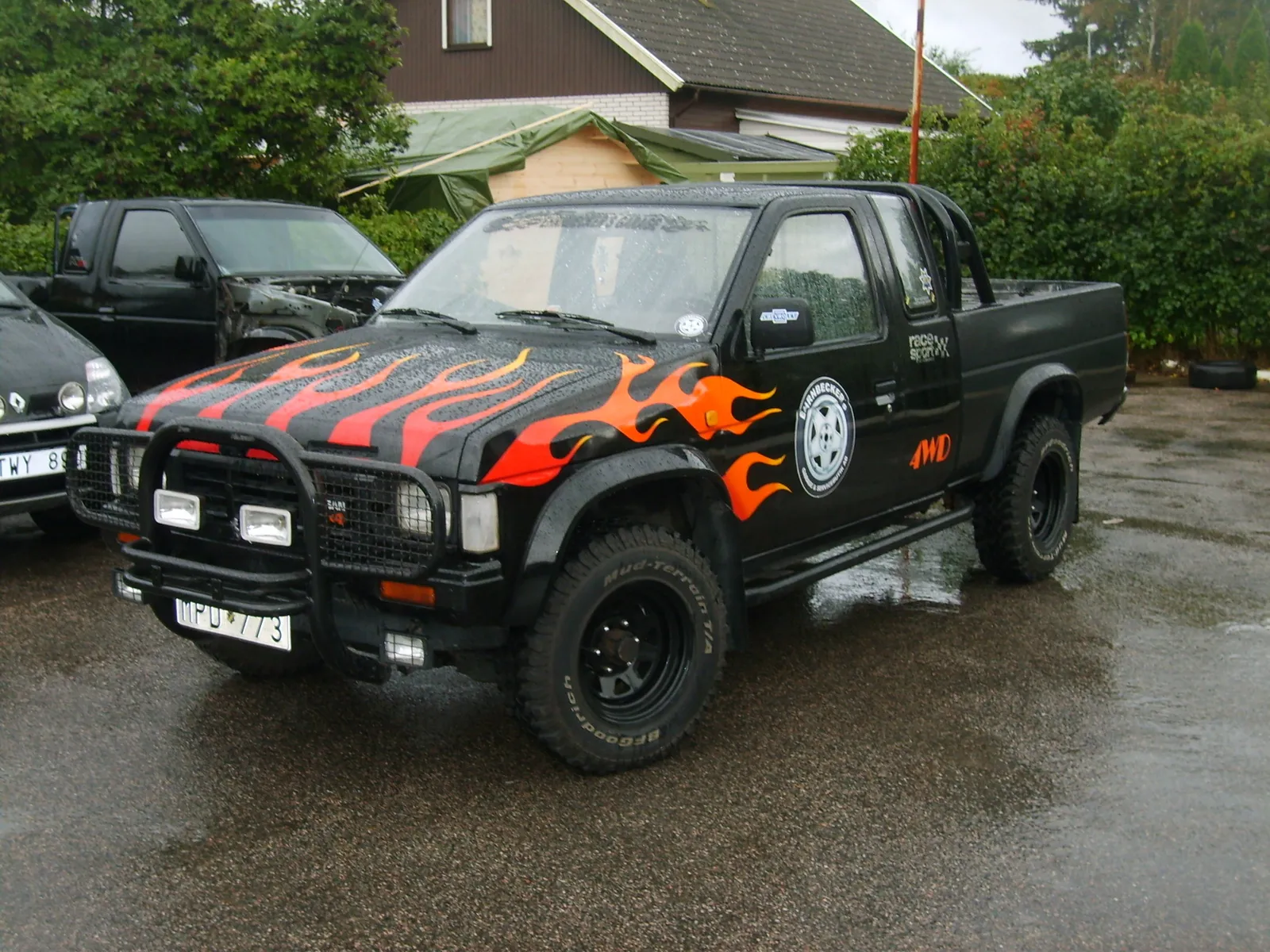 Nissan King Cab Image 8
