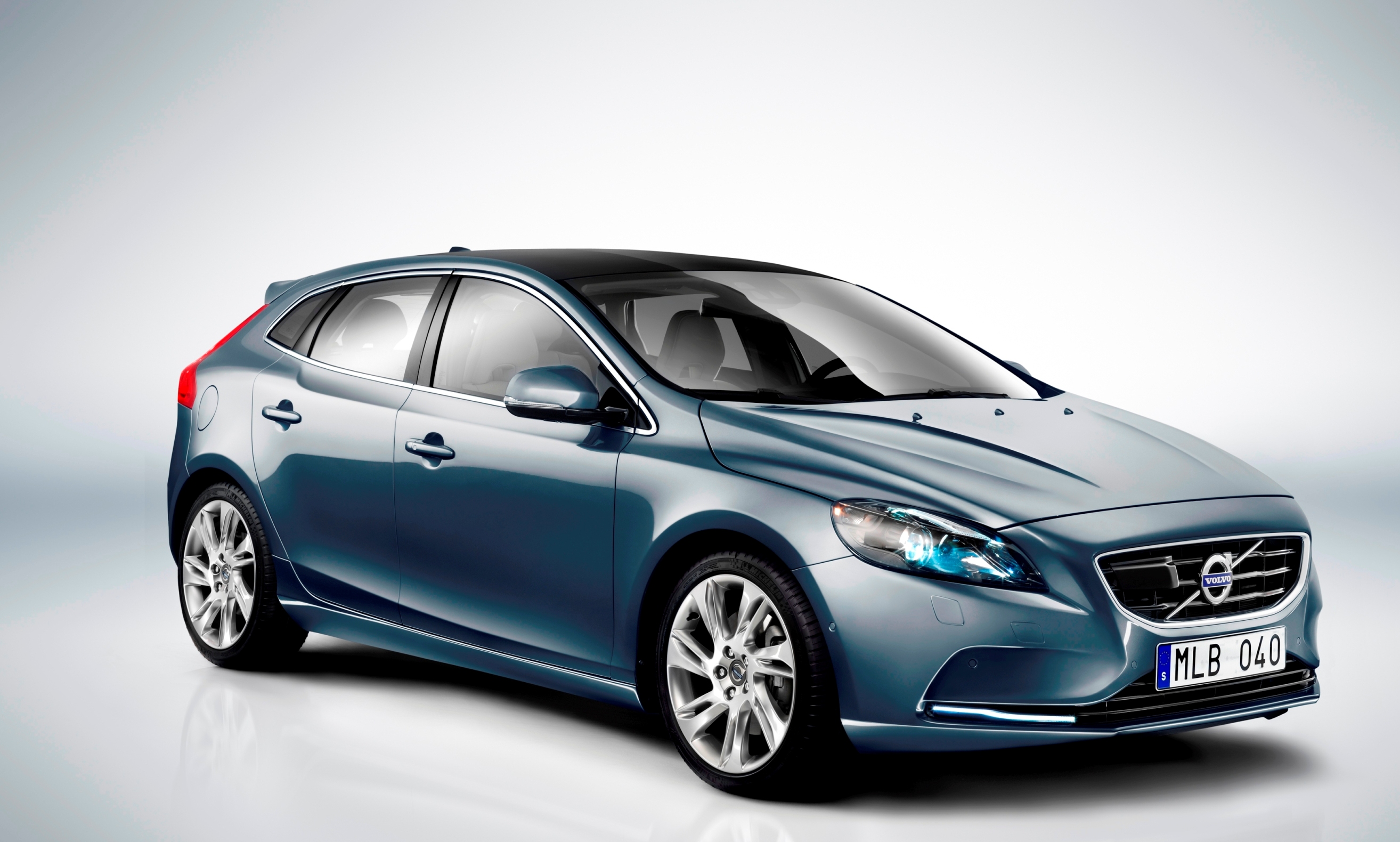 Volvo V40 D2 technical details, history, photos on Better