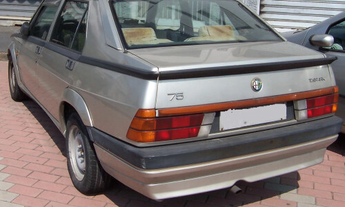 Alfa-Romeo 75 #7