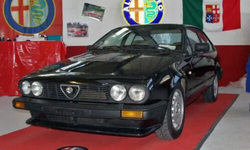 Alfa-Romeo Alfetta #12