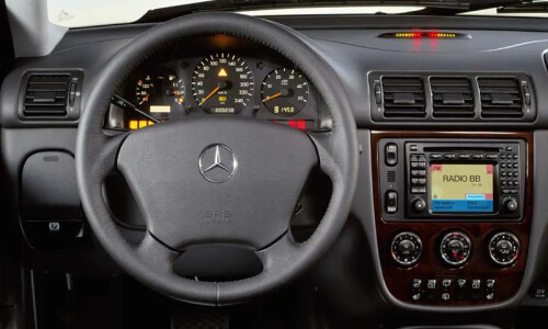Mercedes-Benz ML 500 #8
