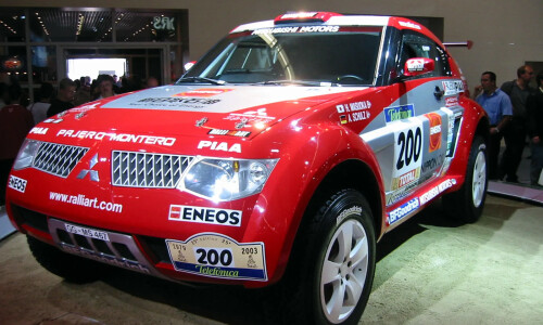 Mitsubishi Pajero Dakar #1