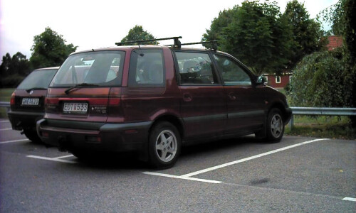 Mitsubishi Space Wagon #13