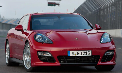 Porsche Panamera GTS #10