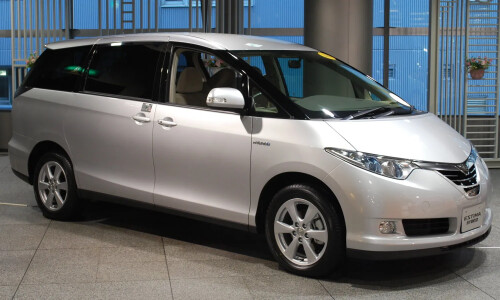 Toyota Estima Hybrid #1