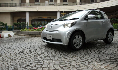 Toyota iQ EV #6