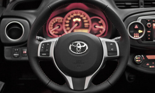 Toyota Yaris Style #8