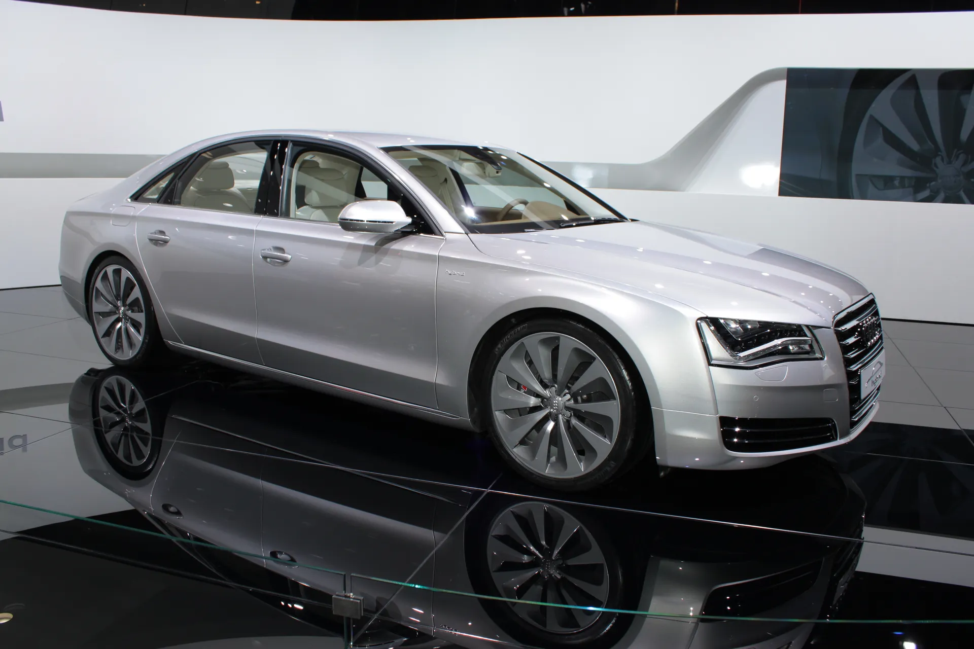 Audi A8 hybrid image #14