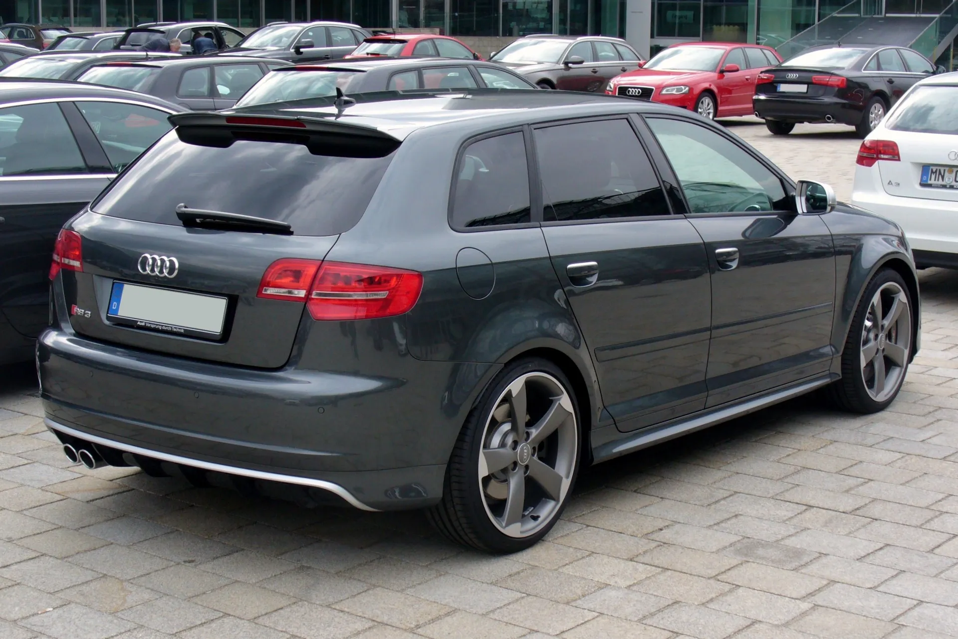 А 3 8 в 2 5. Audi a3 rs3 Sportback. Audi a3 8p Sportback. Audi rs3 2005. Ауди rs3 8p Sportback.