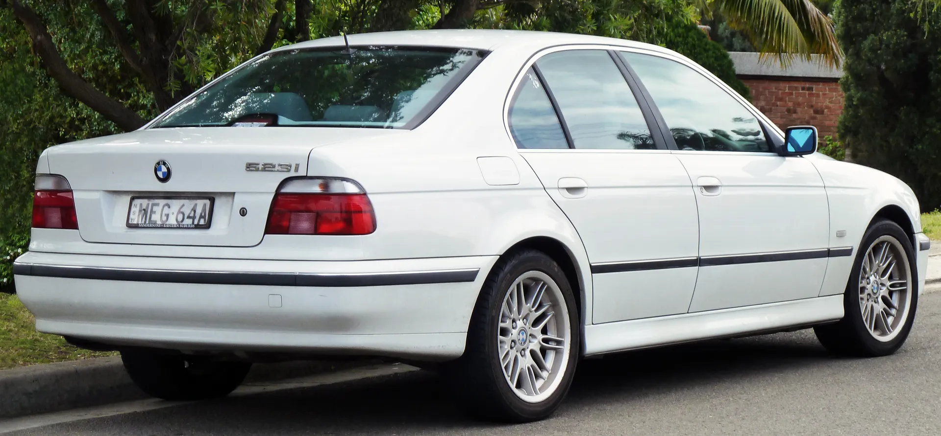 BMW 523i technical details, history, photos on Better Parts LTD