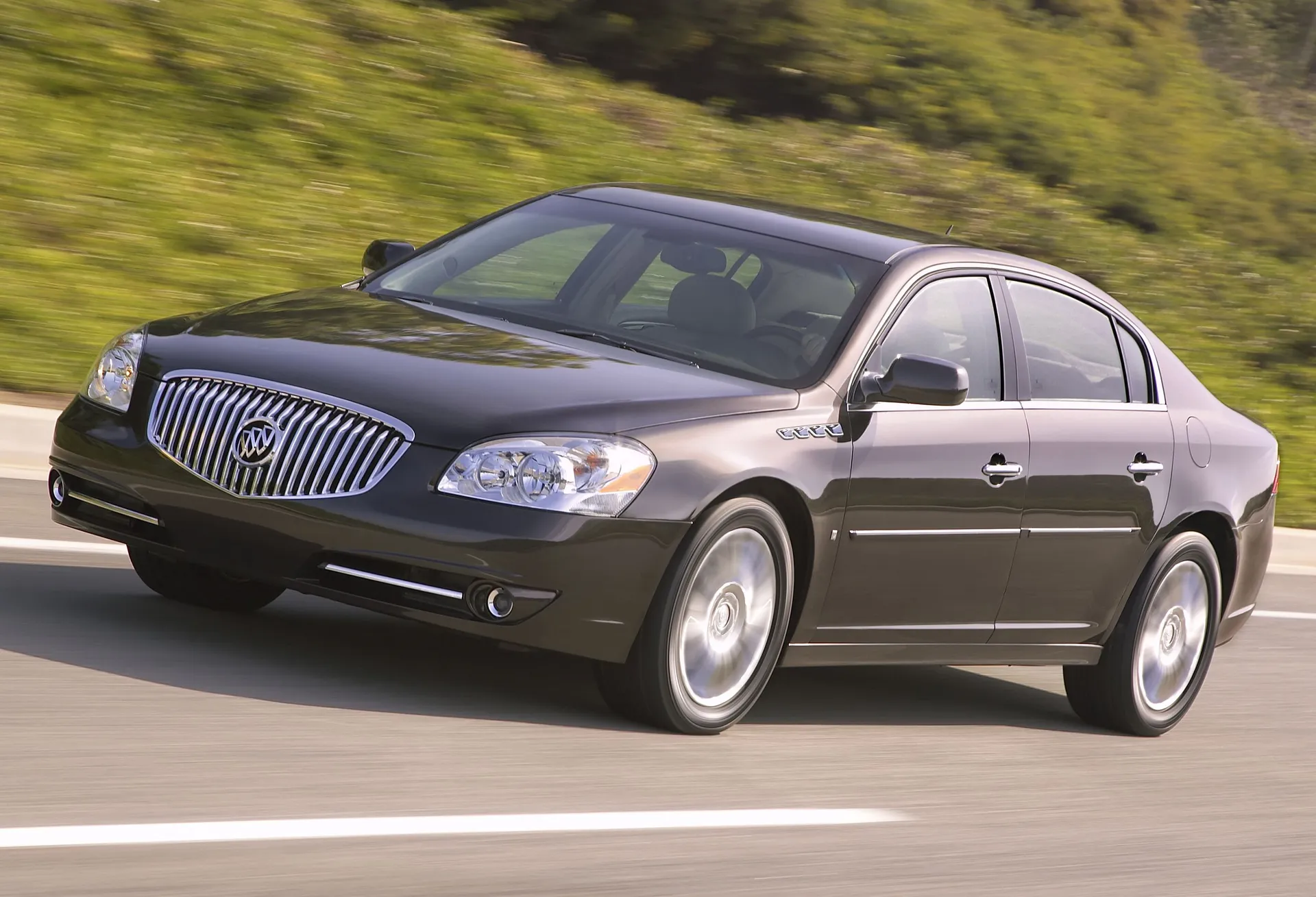 Buick Lucerne image 16