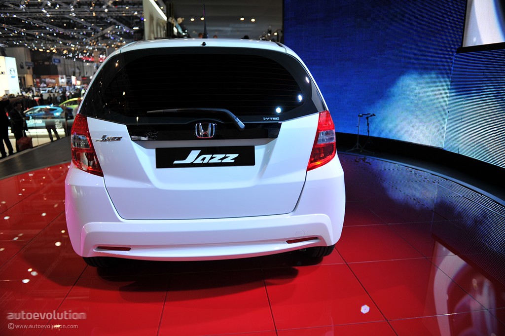 Хонда фит динамики. Honda Jazz 2011. Honda Fit Hybrid. Honda Jazz Hybrid 2007. Хонда фит парктроник.