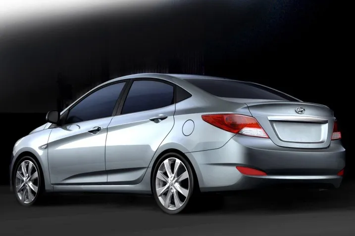 Hyundai accent капает