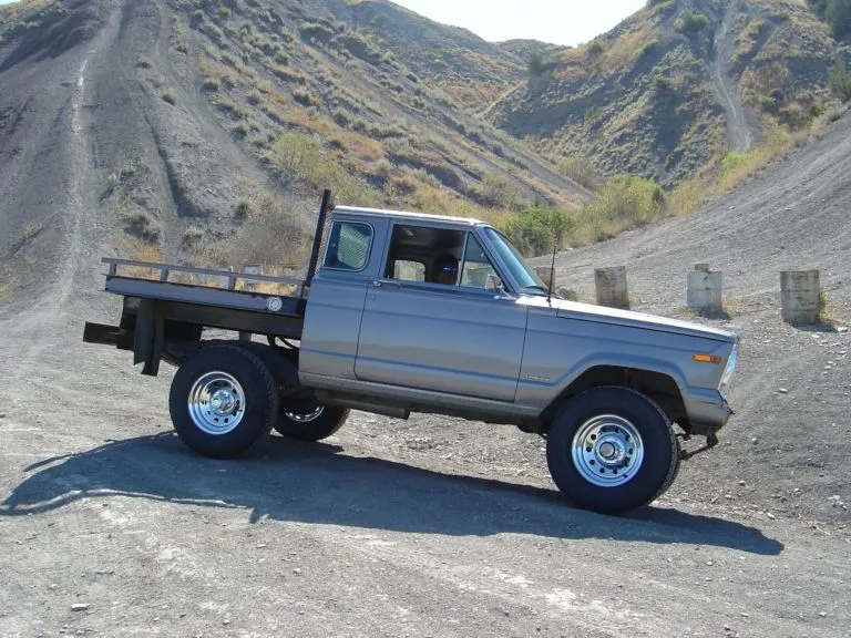 Jeep Cherokee Chief Golden Eagle