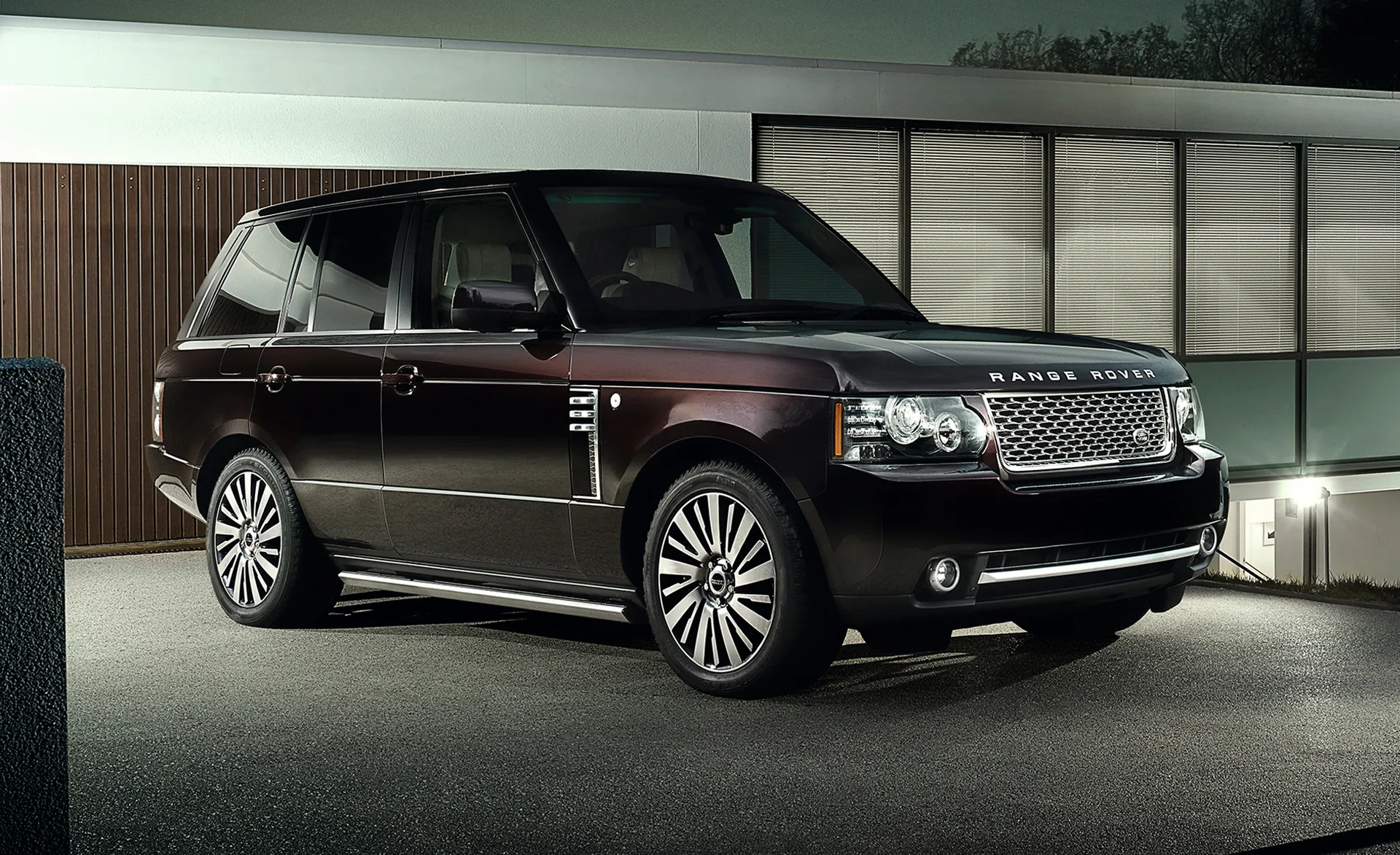 Почему range rover дорогой