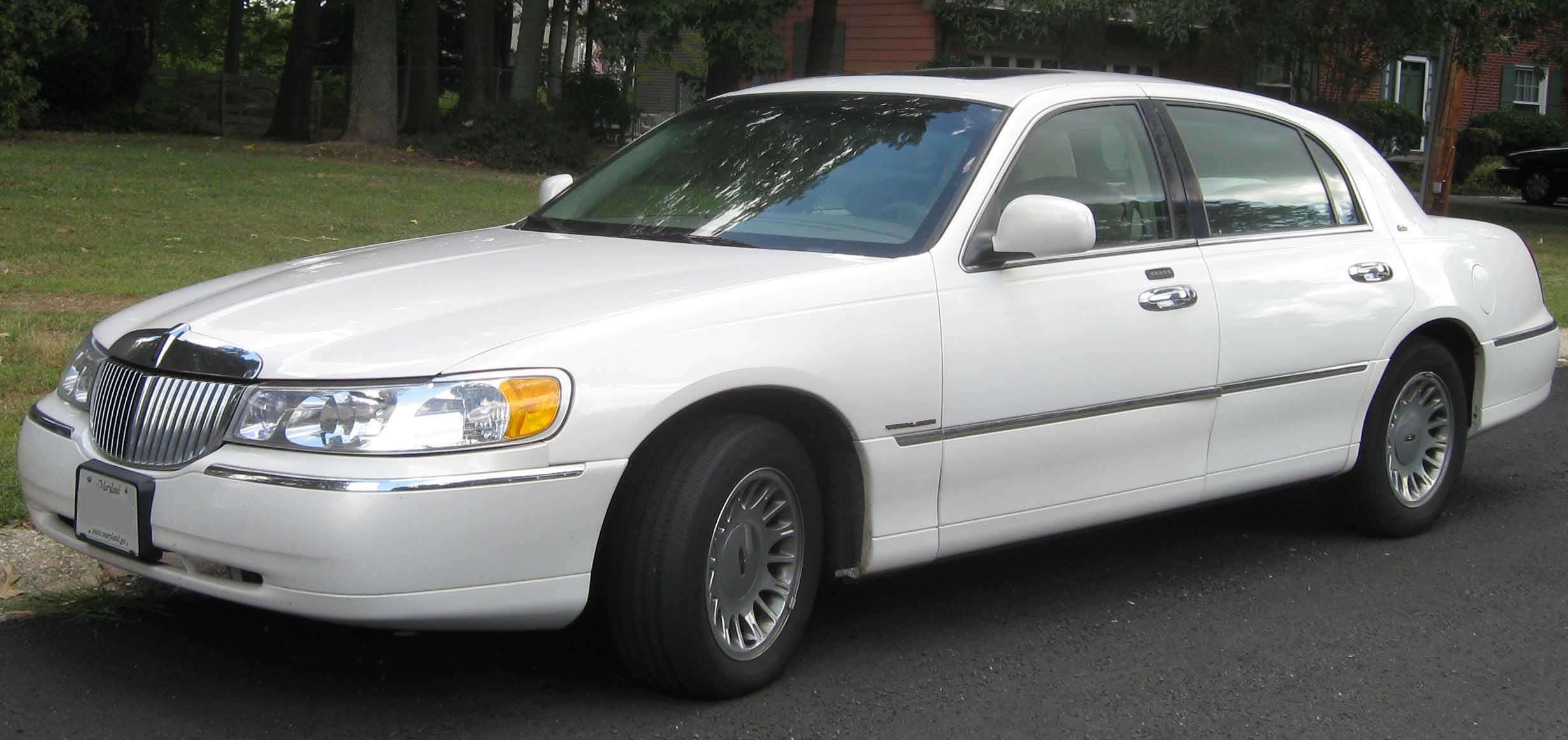 Lincoln Town Car image #2