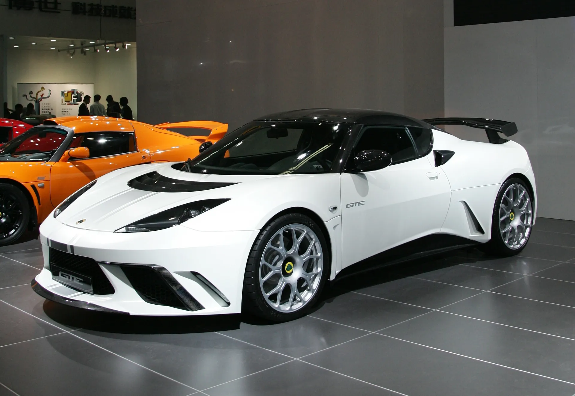 Машина lotus evora