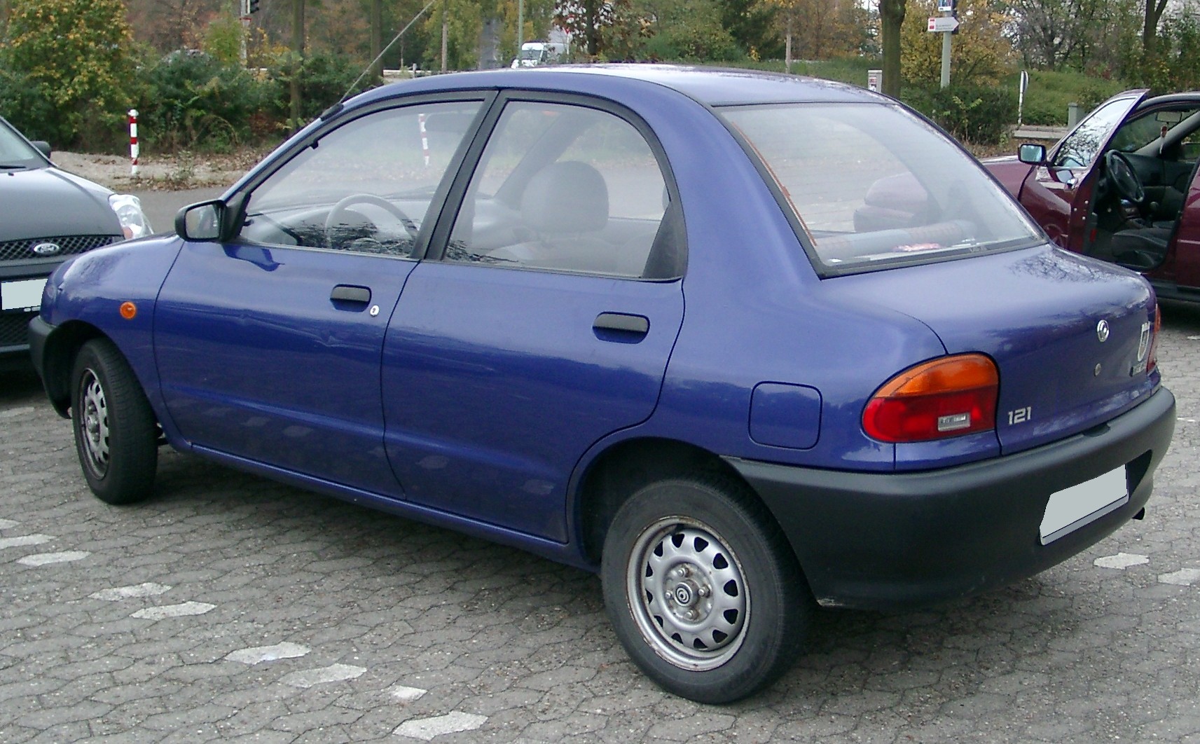 Mazda 121 image #8