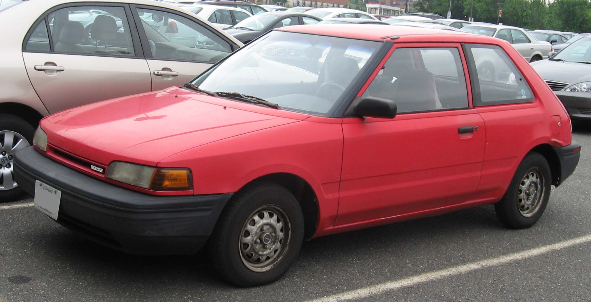 Mazda 323 image #10
