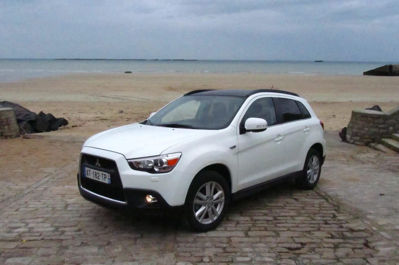 Мицубиси асх авито. Митсубиси АСХ 2012. Митсубиси ASX 2014 белый. Mitsubishi ASX белый 2012. Mitsubishi ASX 1.8 di-d.