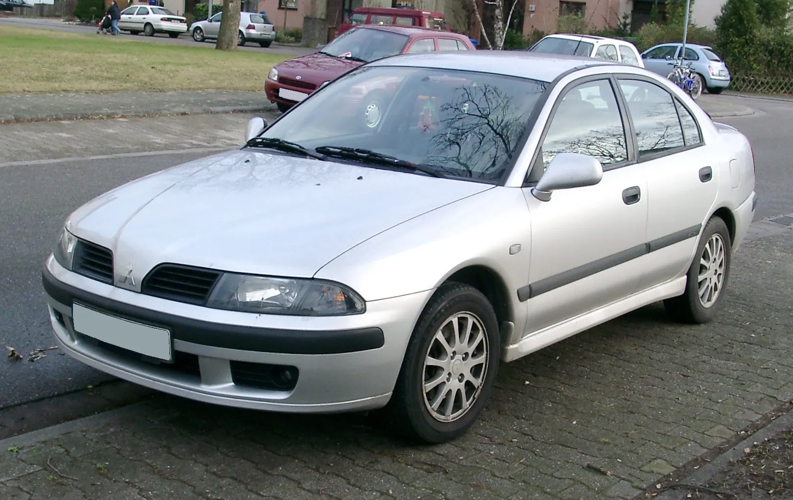 Mitsubishi carisma 2003 год