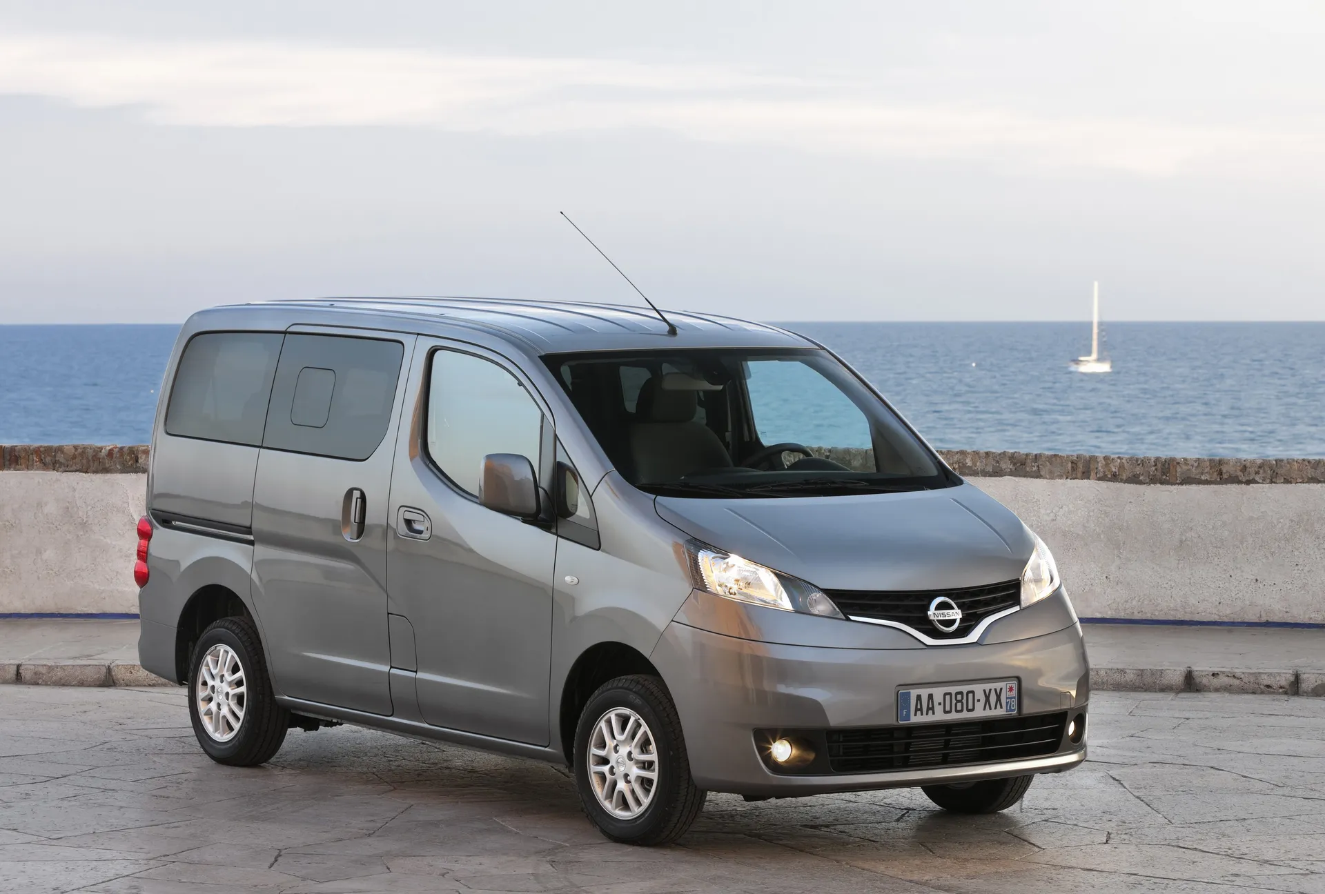 Минивэн от собственника. Nissan nv200. Ниссан нв 200. Nissan Evalia. Ниссан нв 200 минивэн.