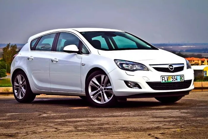 Опель хэтчбек 1 6. Opel Astra 1.6. Opel Astra 1.6 Turbo.