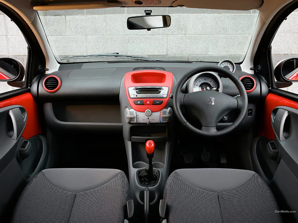 Peugeot 107 салон