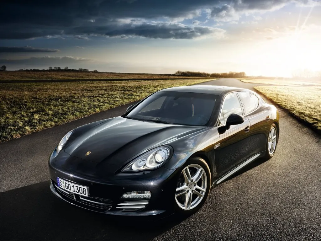 Розовый porsche panamera