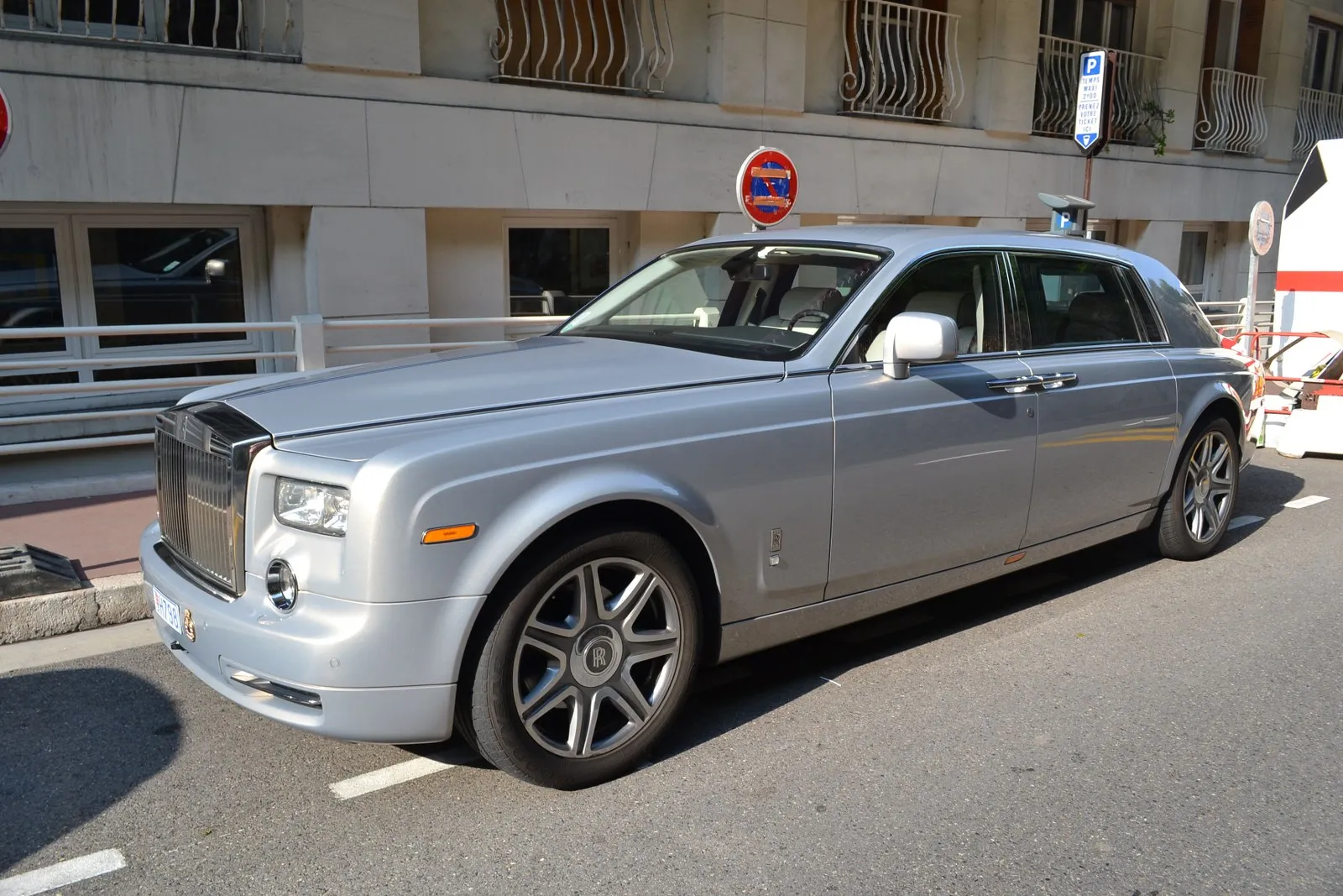 Rolls-Royce Phantom LWB technical details, history, photos on Better ...