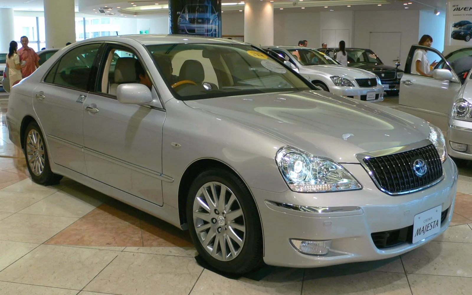 Toyota crown история модели