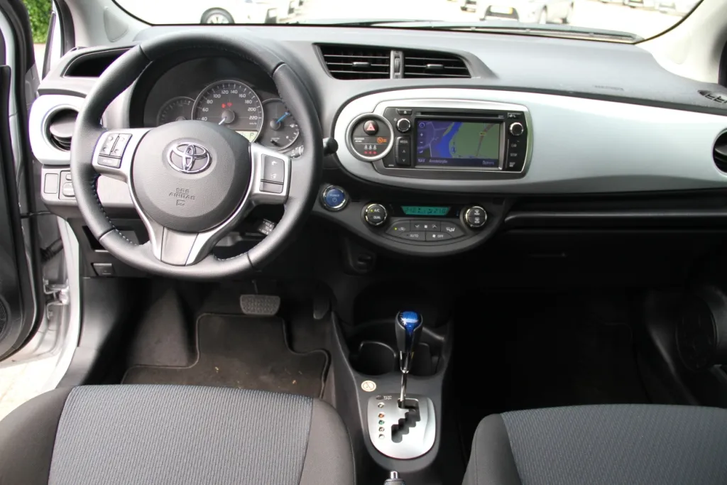 Toyota Yaris Hybrid image 14
