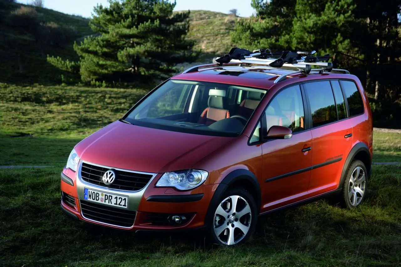 vw-crosstouran-06.jpg