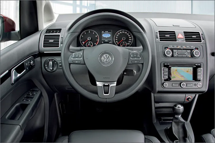 VW Touran BlueMotion image #2