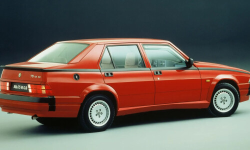 Alfa-Romeo 75 #10