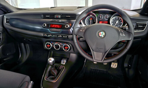 Alfa-Romeo Giulietta photo 4