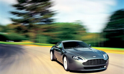 Aston-Martin V8 #12