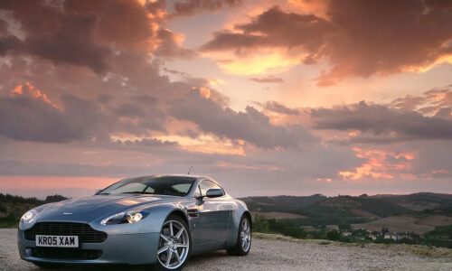 Aston-Martin V8 #15