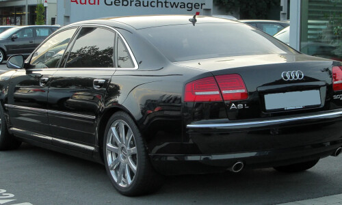 Audi A8 photo 4