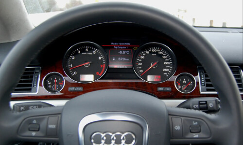 Audi A8 photo 9