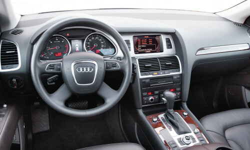 Audi Q7 photo 8