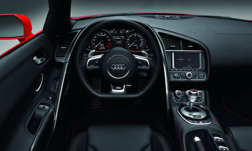 Audi R8 photo 7