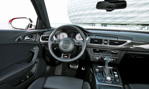 Audi S6 photo 14