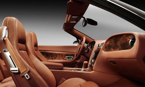 Bentley Continental GTC #9