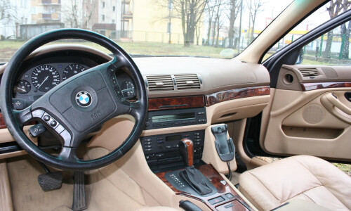 BMW 528 #1