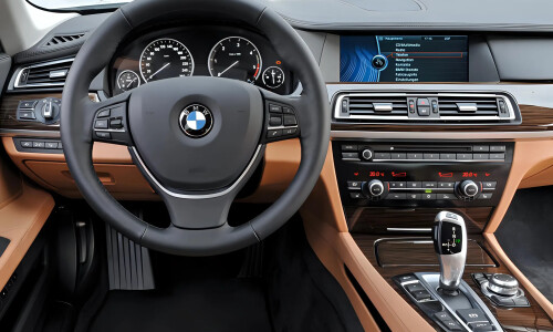 BMW 730 image #11