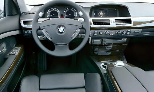 BMW 745i photo 5