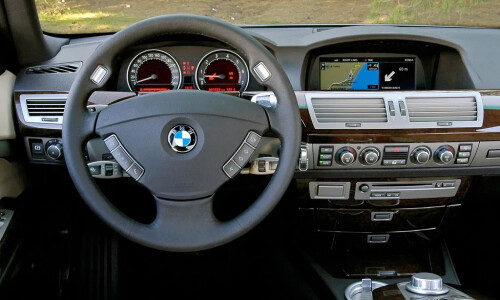 BMW 750 #11