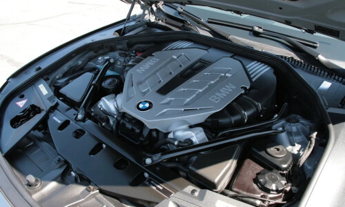 BMW 750i #14